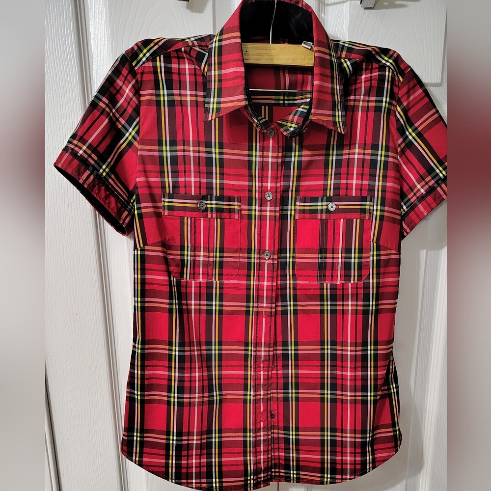 BUGATCHI CRISP RED PLAID SHORT SLEEVE BUTTON UP TOP, VELVET COLLAR WOMEN'S Sz S.